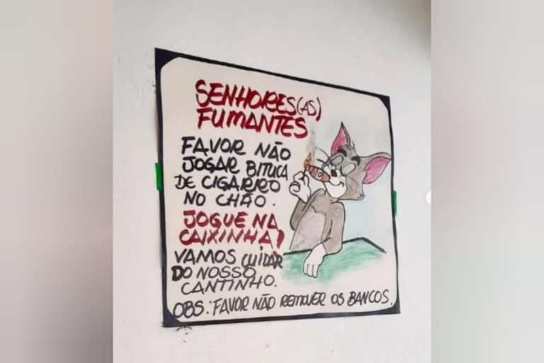 Aviso colocado em bar chama atenção dos clientes por detalhe curioso