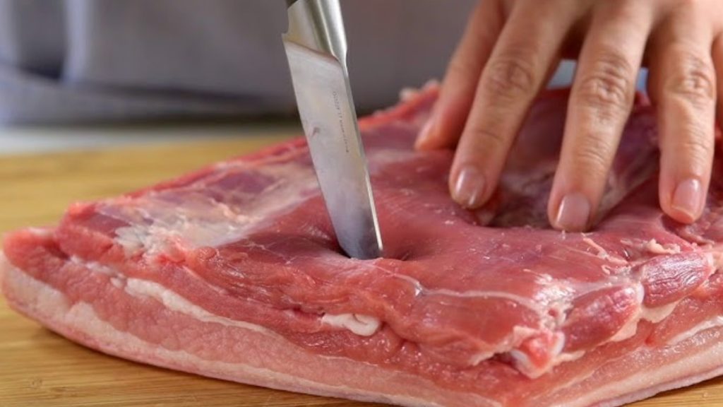 Conheça a carne rica em proteínas que é mais saudável que a de porco e pouco pedida nos açougues