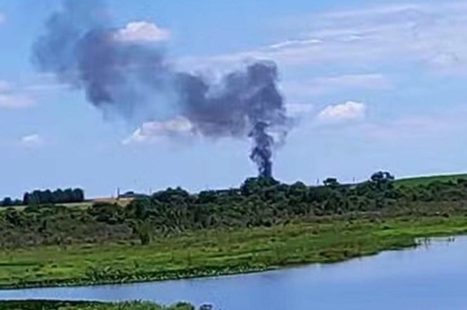 Avião cai no interior de São Paulo e duas pessoas morrem