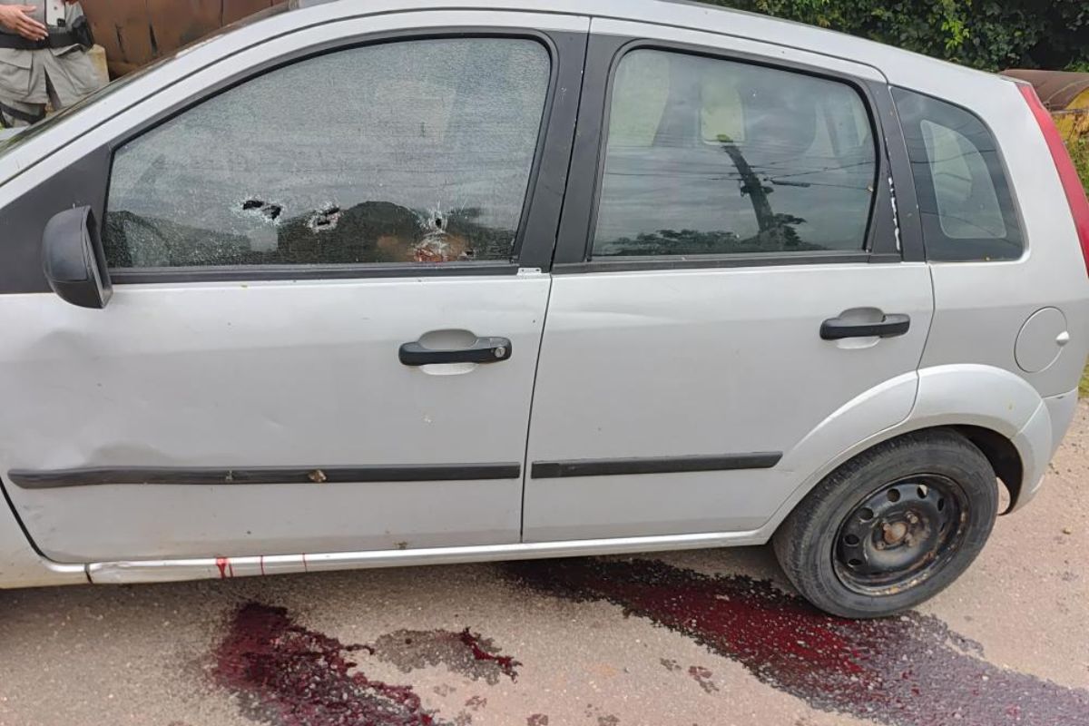 Moradores de Goiânia encontram homem executado dentro de carro