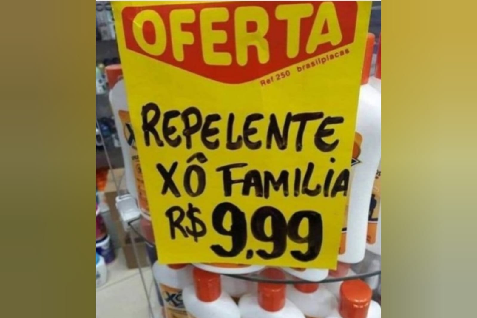 Placa com oferta curiosa chama atenção de clientes em loja