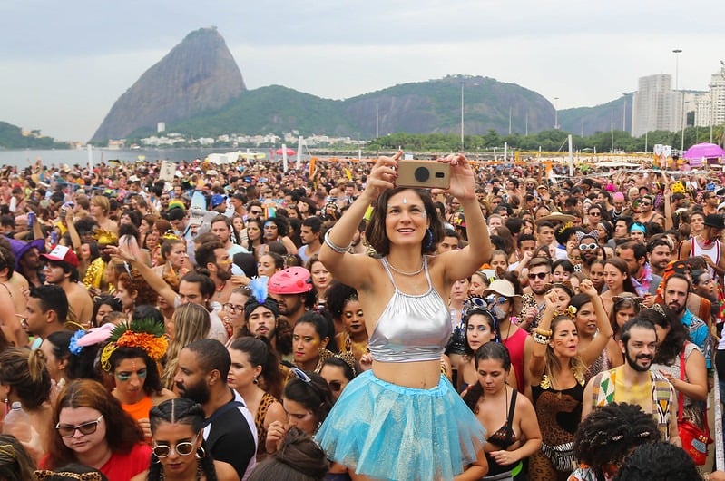 Blocos no Rio e em SP tiveram Oscar, coro ‘sem anistia’, calor e sertanejo