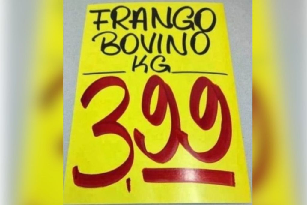 Placa chama atenção