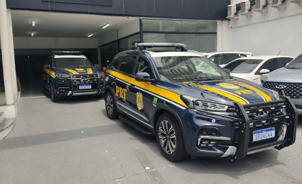 Motorista de aplicativo é surpreendido pela PRF e leva prejuízo por atitude dos passageiros