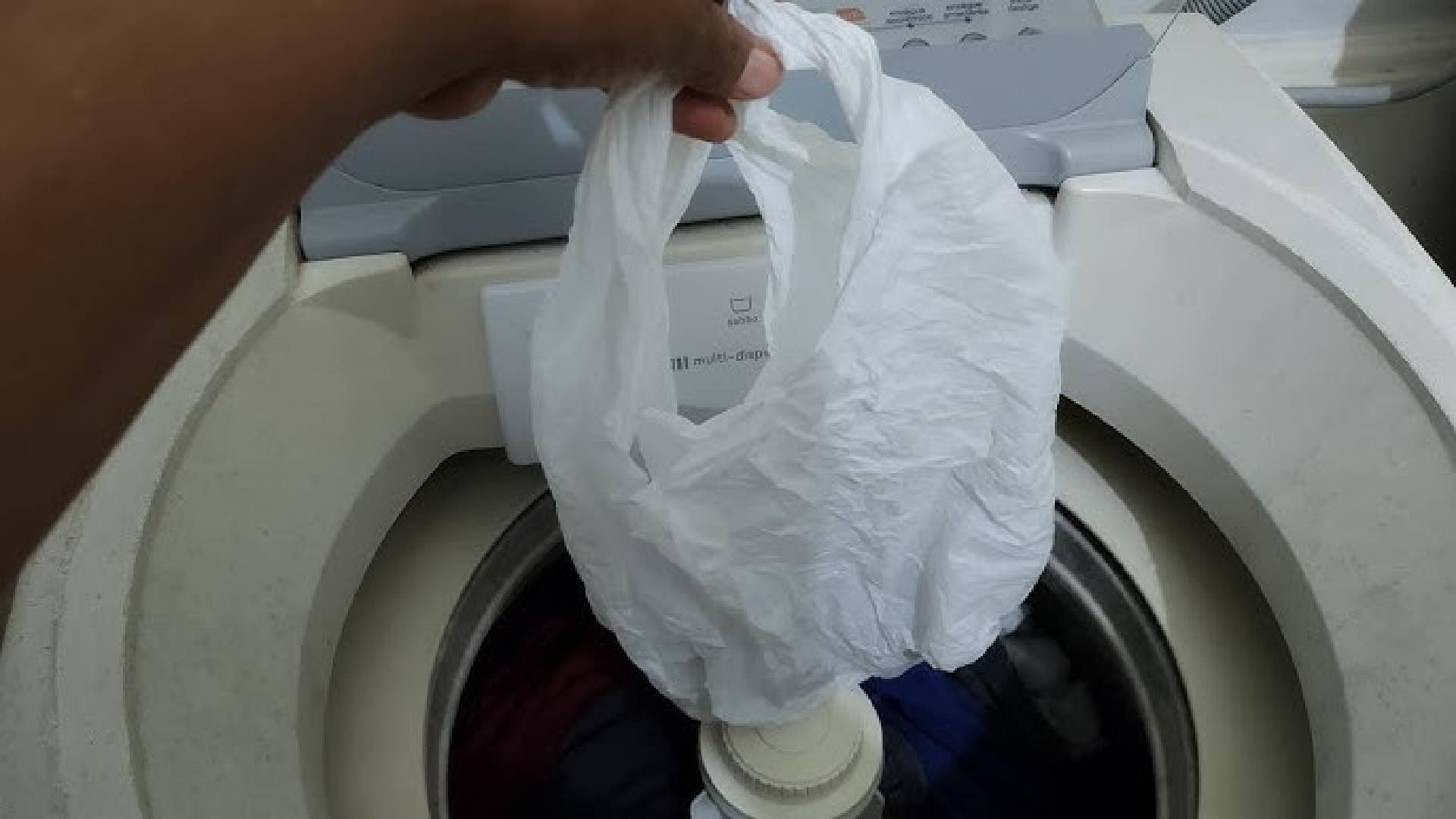 Truque simples para eliminar pelos das roupas durante a lavagem