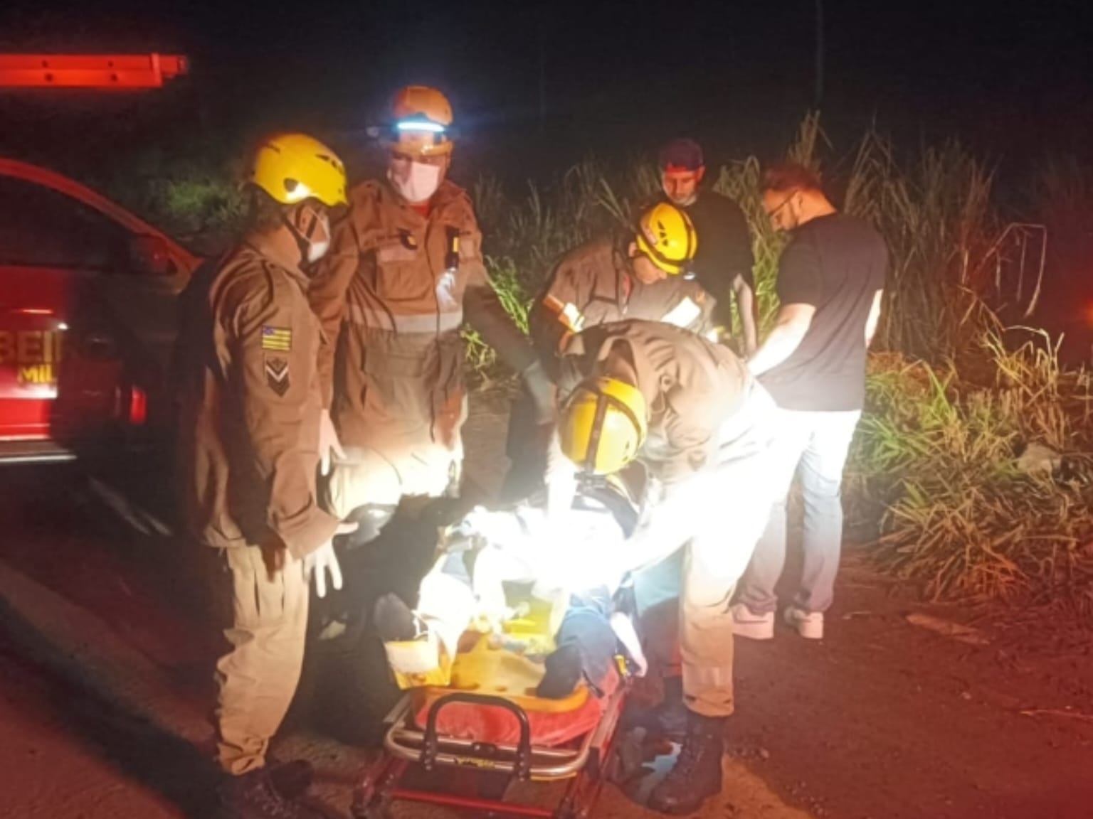 Corpo de Bombeiros foi acionado para prestar socorro. (Foto: Divulgação)