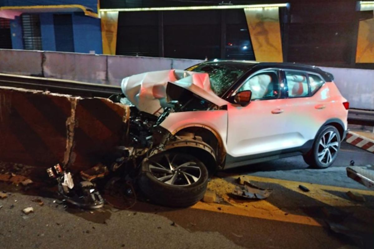 Jovem de Anápolis é encaminhado ao Heana após detonar carro de luxo na Avenida Brasil