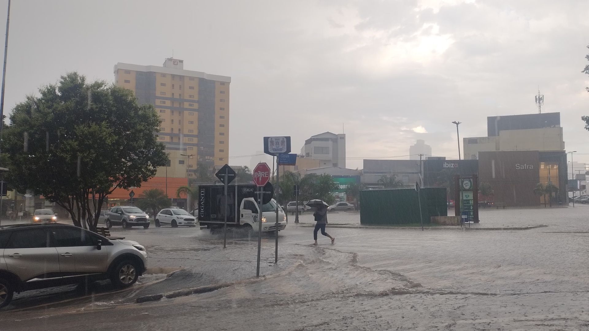 ”Enchente de São José” chega com um dia de atraso em Anápolis e surpreende moradores