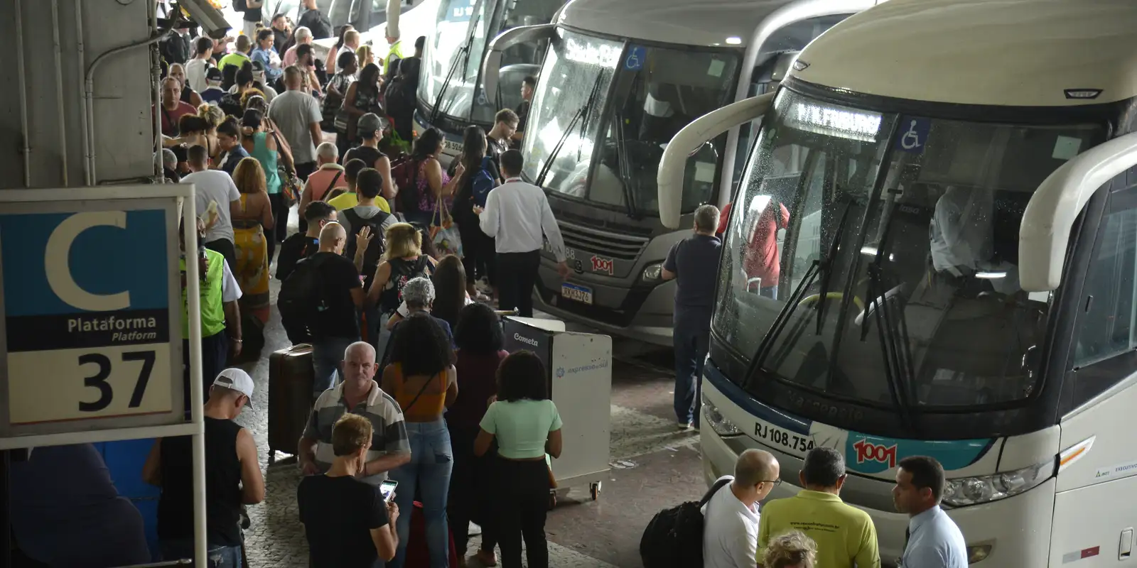 Brasileiros a partir de 60 anos podem viajar de graça; veja como aproveitar