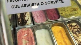 Placa inusitada em sorveteria chama atenção dos clientes