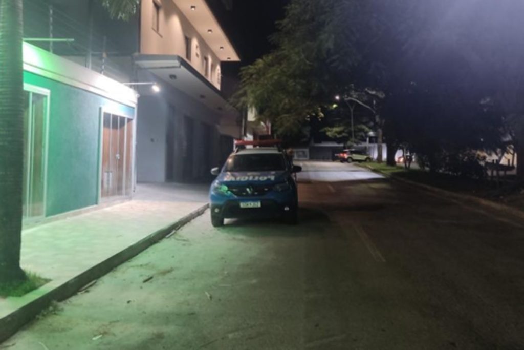 Colega de trabalho. Polícia Militar (PM) esteve no local. (Foto: Reprodução)