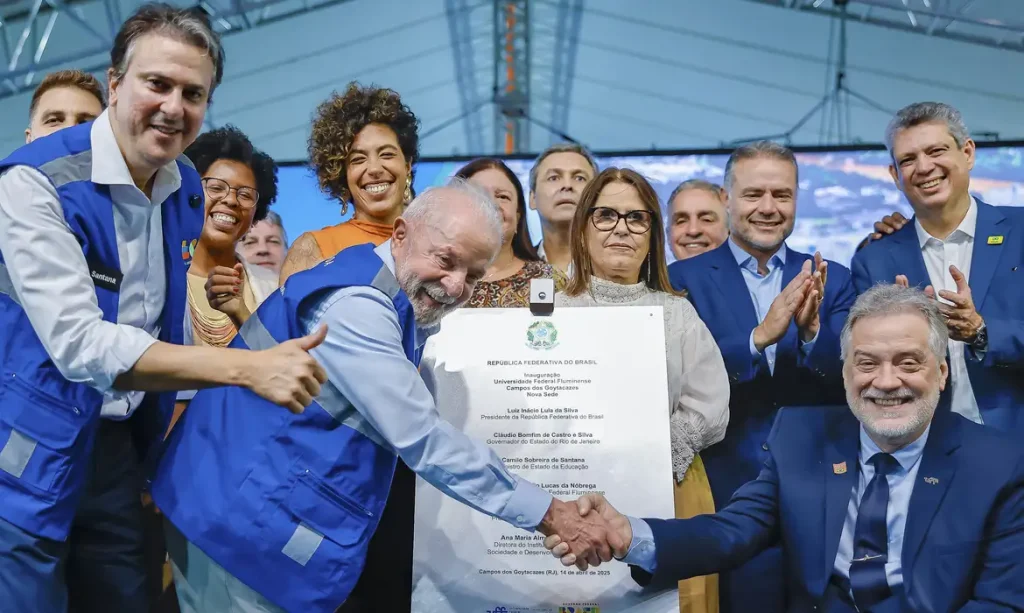 Lula inaugura prédios da UFF e anuncia edital para cursinhos populares