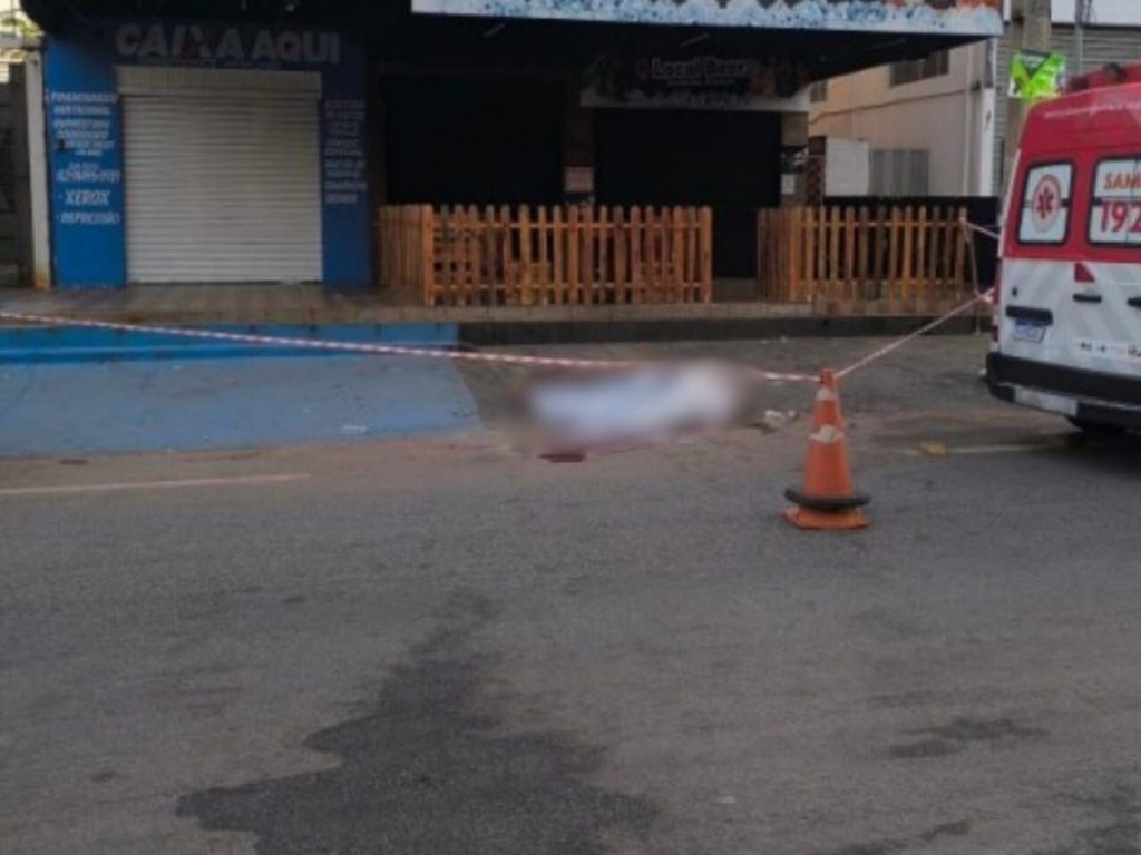 Crime aconteceu em frente à uma distribuidora de bebidas. (Foto: Reprodução)