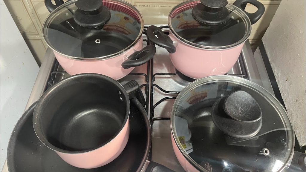 É para isso que servem os furos nas panelas (a maioria não sabe)