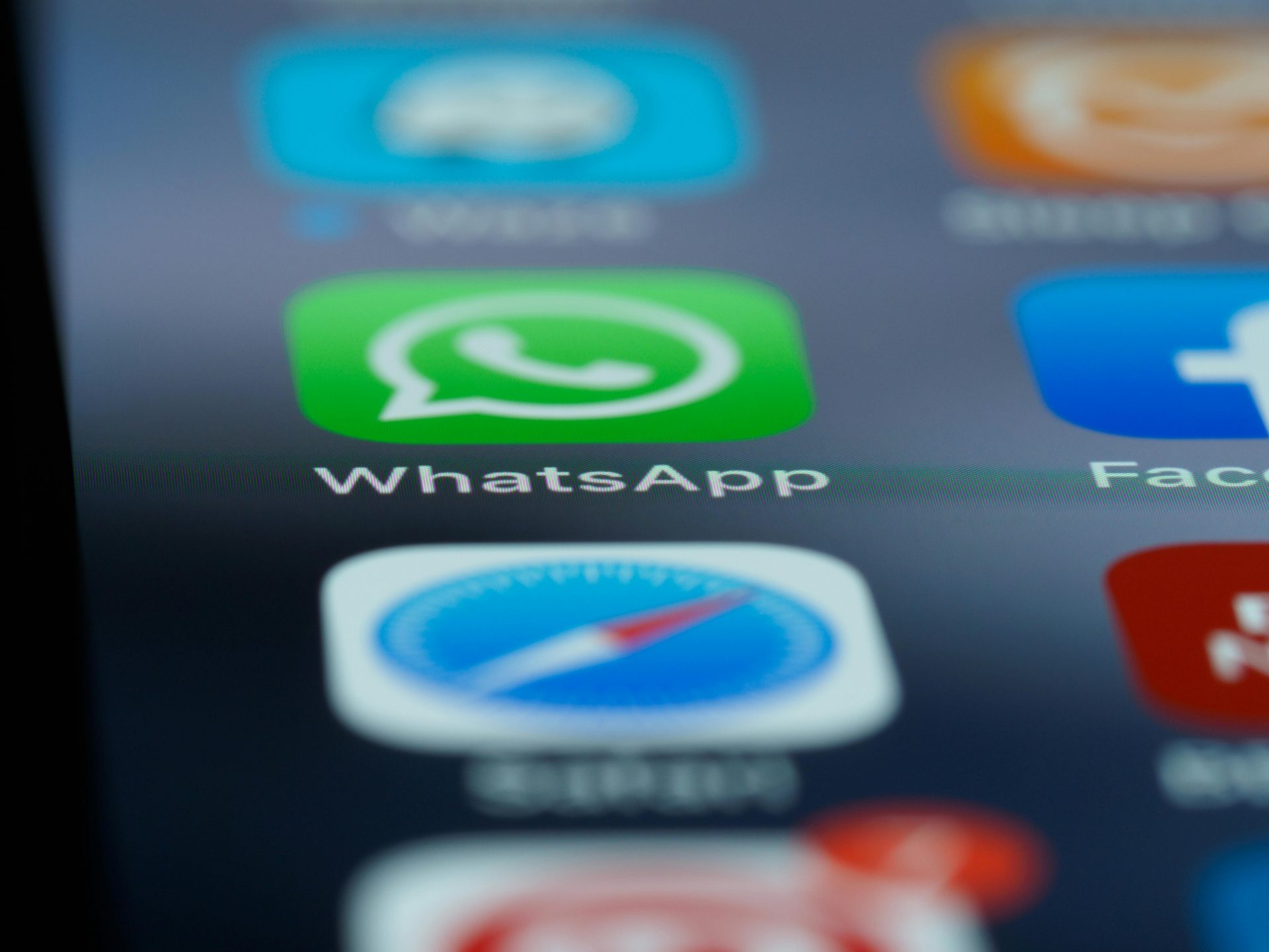 Nova ferramenta do WhatsApp promete impedir que conversas sejam vazadas; veja como usar