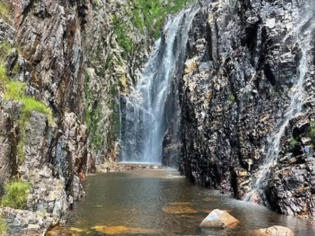 Cachoeira oferece vista de tirar o fôlego. (Foto: Divulgação)
