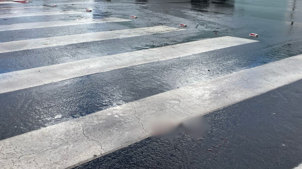 Mulher é levada para hospital após cair de viaduto entre avenidas Brasil e Goiás