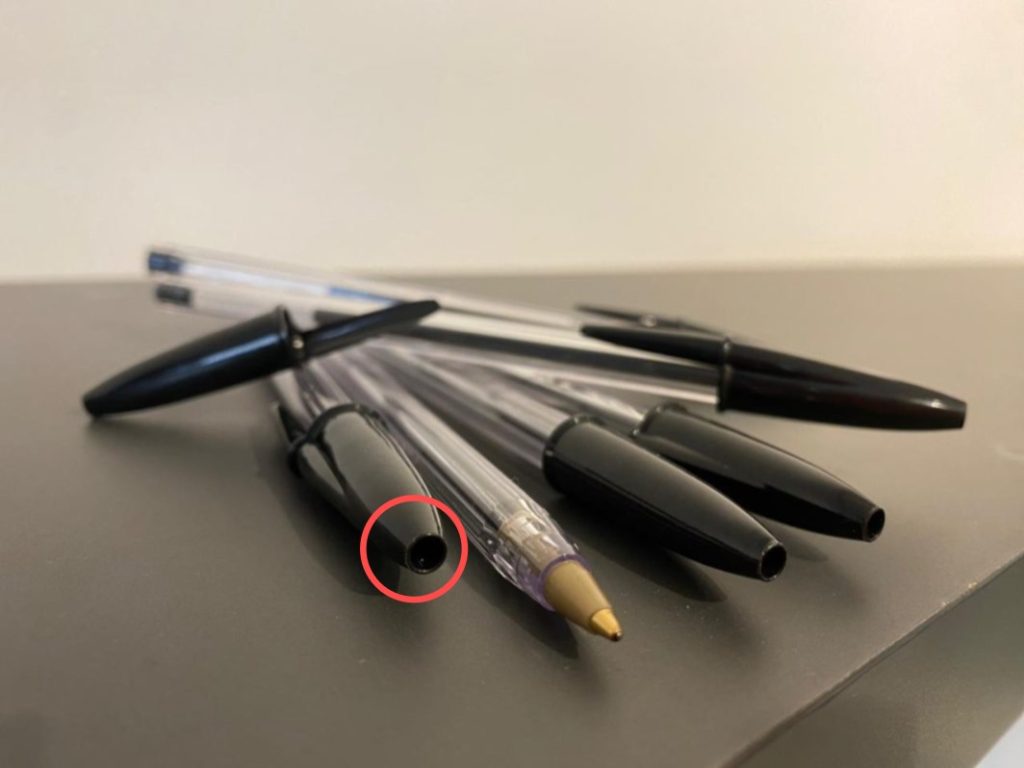 O que as fendas nas tampas de canetas realmente significam – e como salvam vidas