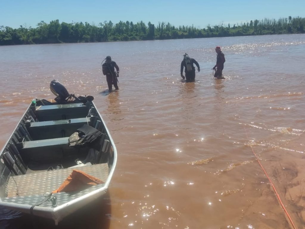 Corpo de Bombeiros contou com o apoio de mergulhadores para as buscas. (Foto: Divulgação)