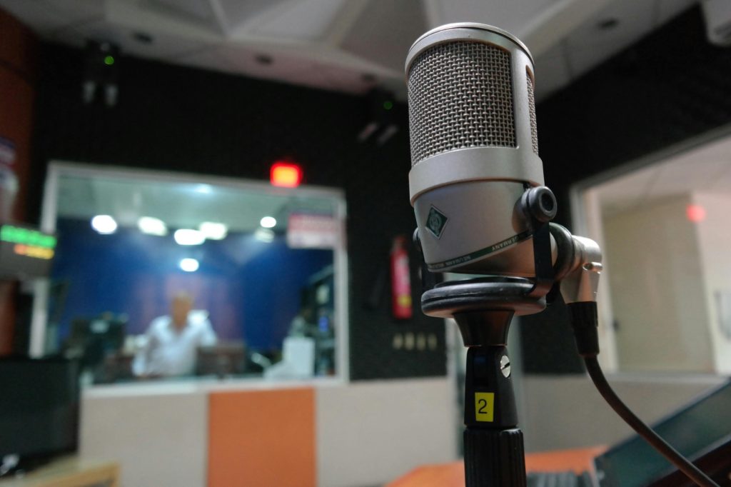 Rádio e radialistas foram condenados na Justiça por discurso de ódio. (Foto: Pexels)