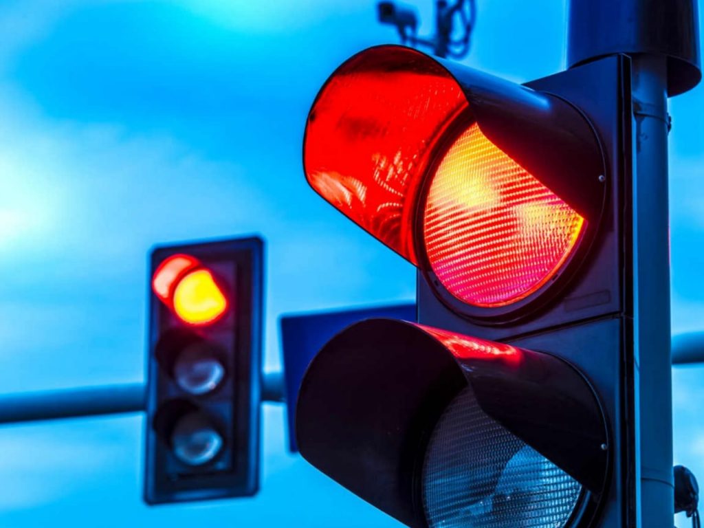 Imagem ilustrativa de sinal vermelho. (Foto: reprodução)