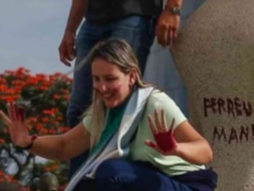 Débora foi condenada a 14 anos de prisão. (Foto: reprodução)