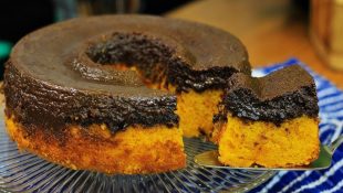 Aprenda a fazer delicioso bolo de cenoura que já sai do forno com cobertura