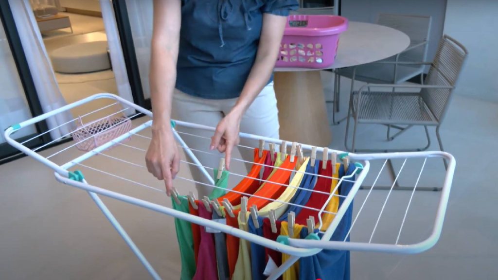 Dicas simples para economizar água e energia na hora de lavar roupa