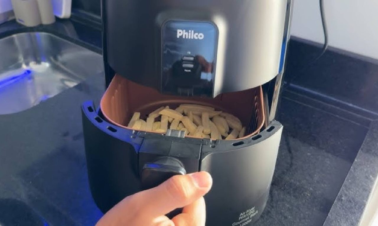 Não é o forno elétrico, nem o fogão: veja o equipamento que assa melhor