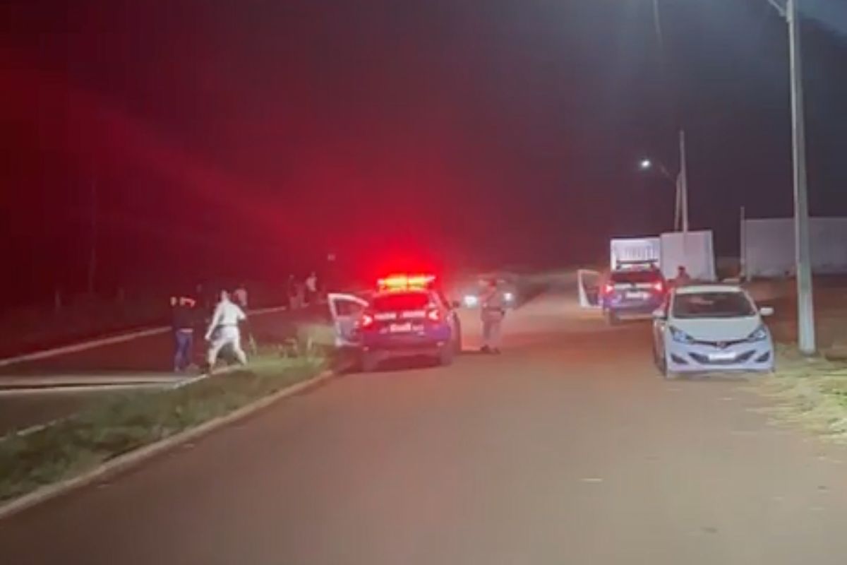 Jovem quebra os dentes após ser atropelada em Anápolis e dono do carro diz que ficou no prejuízo