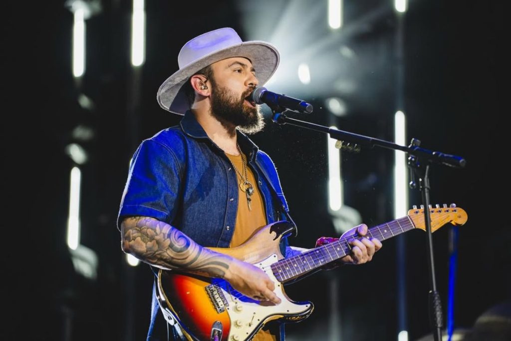 Cantor Mateus, da dupla com Jorge, passa por cirurgia de urgência