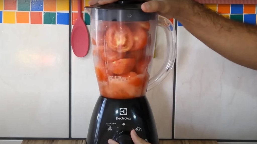 Como fazer molho de tomate caseiro simples no liquidificador
