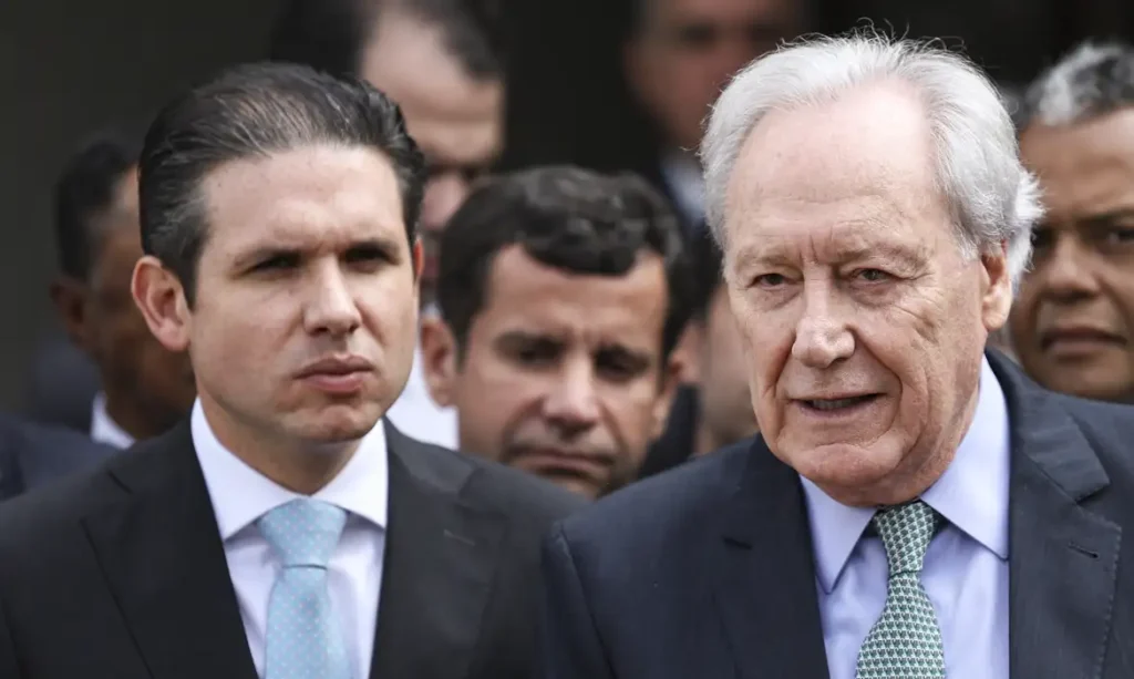 Governo entrega PEC da Segurança Pública ao presidente da Câmara