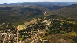 Conheça a cidade goiana que foi construída sobre uma imensa placa de cristal de quartrzo no coração do Cerrado