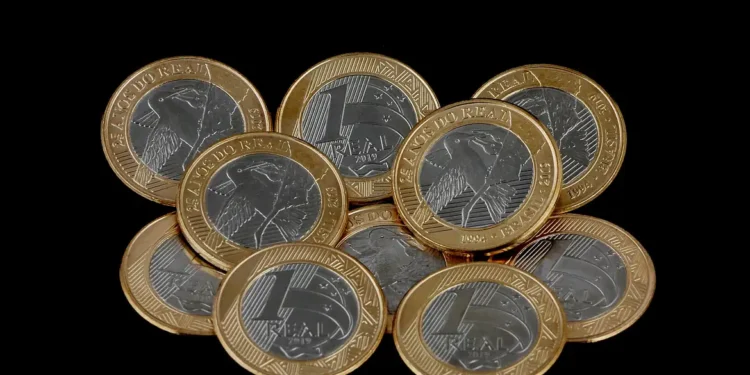 Banco Central chama atenção de brasileiros que guardam moedas de R$ 1