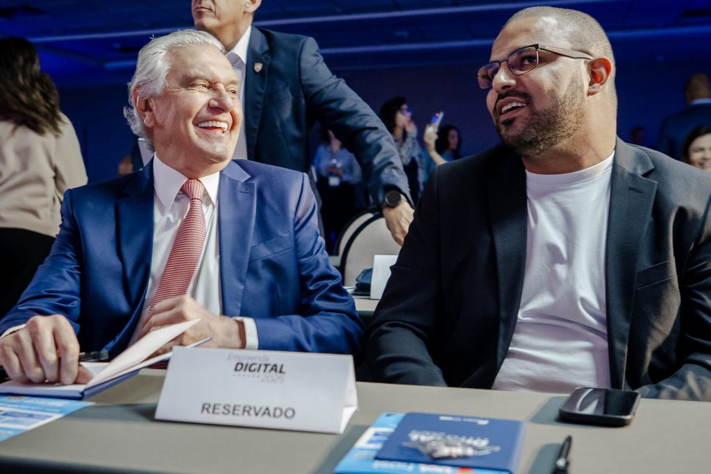 Governador Ronaldo Caiado ao lado do diretor-geral do Portal 6, Weverthon Dias.