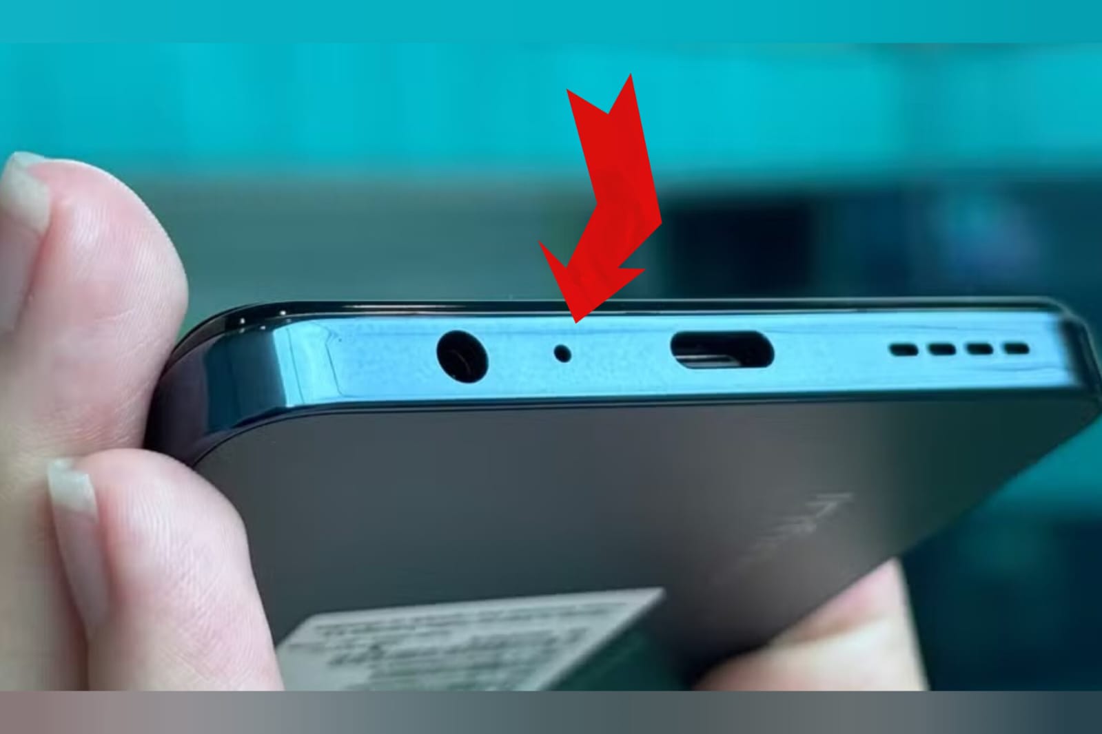 Função pouco conhecida do buraquinho no celular (não é apenas um detalhe de design)