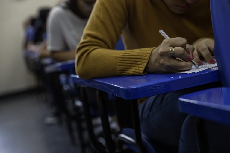 Prefeitura de cidade goiana abre concurso com salários de até R$ 3,3 mil