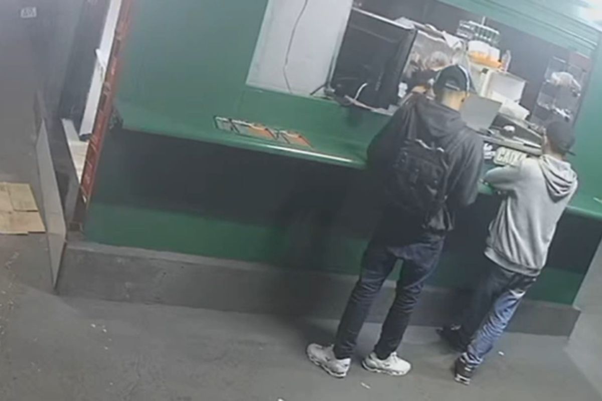 Sob a mira de revólver, entregador de pit dog em Anápolis tem moto e Iphone roubados