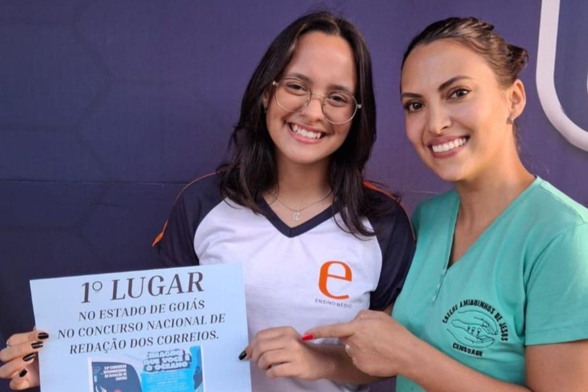 Estudante goiana vence concurso de redação dos Correios após dedicar carta ao Papa Francisco