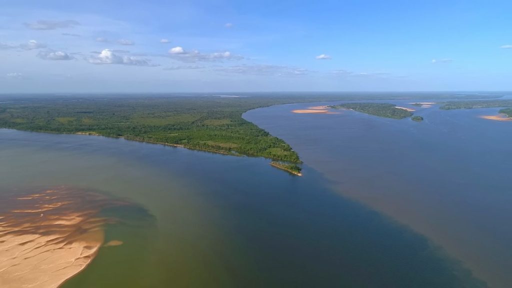 Divisa do Rio Vermelho com Rio Araguaia. (Foto: Captura/Youtube)