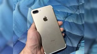 Homem compra iPhone de segunda mão, mas decide devolver e deixar dono com dinheiro após descobrir motivo da venda