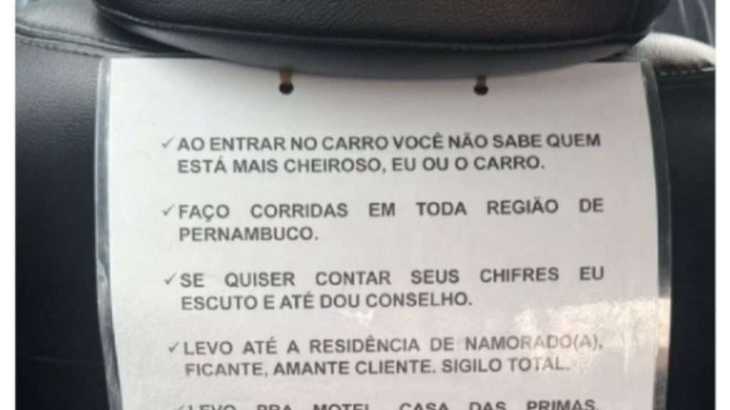 Motorista de aplicativo chama atenção com placa com “serviços” em carro