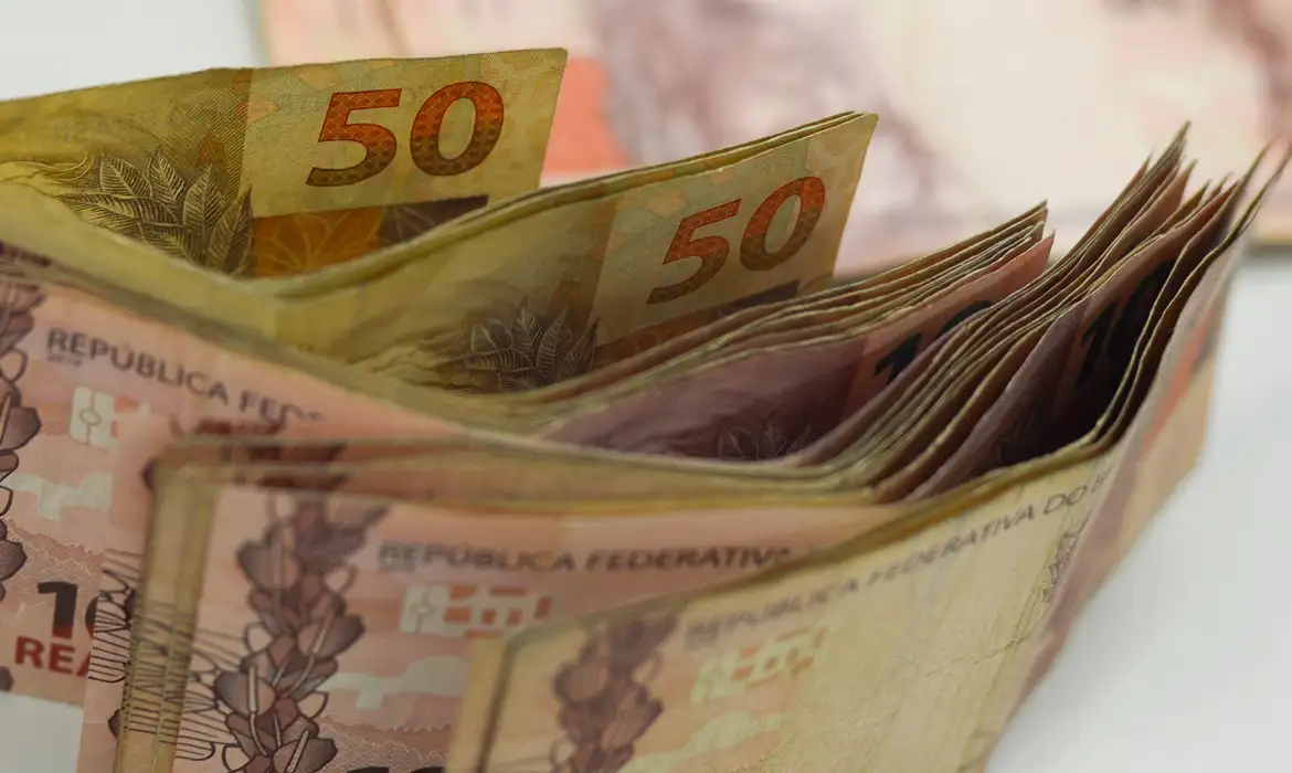 Banco Central emite alerta para quem tem dinheiro guardado na poupança