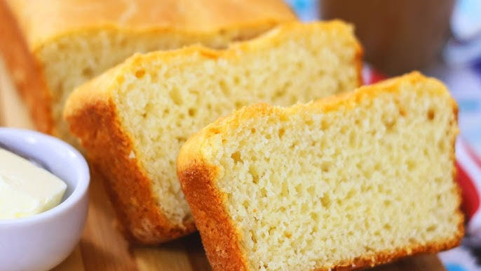 Com apenas 4 ingredientes, pão caseiro não precisa sovar e fica uma delícia