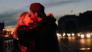 6 coisas que uma pessoa apaixonada passa a fazer para ser notada