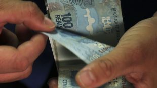 O valor mensal que uma pessoa precisa ganhar por mês para ser considerada rica no Brasil