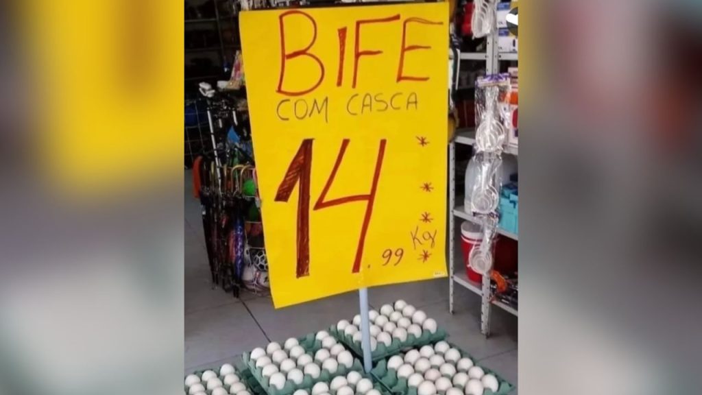 Placa chamou a atenção. (Foto: Reprodução/Redes Sociais)