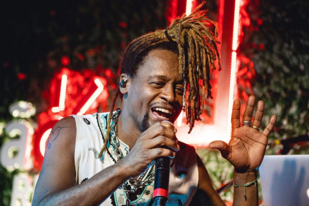 Toni Garrido chega a Goiânia com show especial de 40 anos de carreira