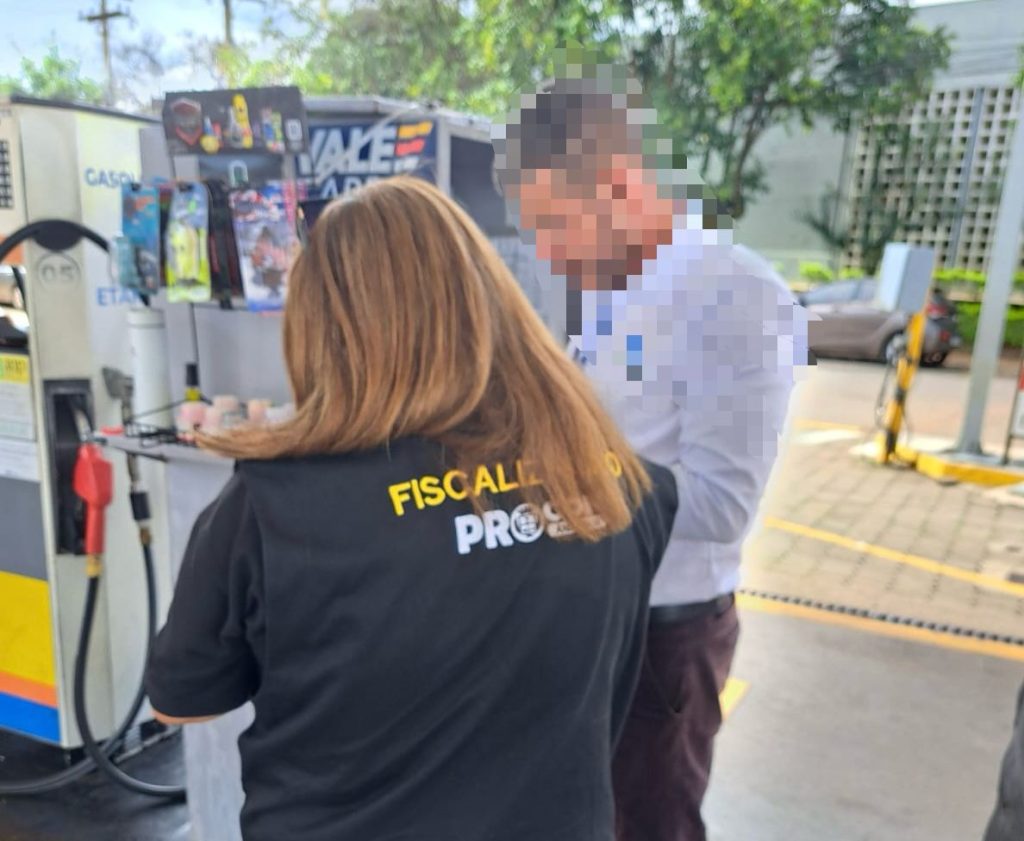 20 estabelecimentos terão de apresentar notas fiscais das compras e vendas dos combustíveis. (Foto: Procon Anápolis)